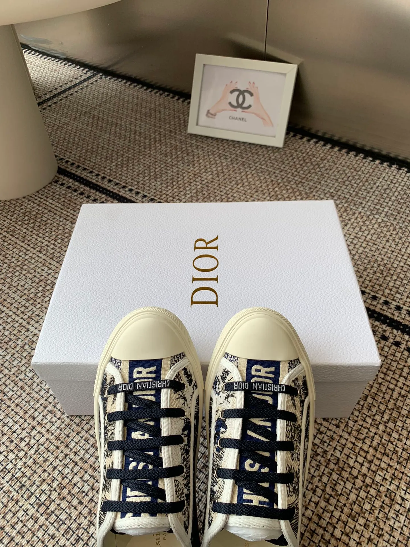 👟👟Ex-factory price 480👟👟 New color Dior Dior's new presbyopic embroidered canvas heighten thick-soled shoes, all details are consistent with the authentic ones ❗️Classic presbyopic with thick-soled series, fashionable and comfortable and also elongates the leg line, all original methods ❗️Original materials❗️ Classic embroidered presbyopic imported silk sheep lining, original cowhide lining for feet ❗️Refundable if not satisfied❗️ Code number 35-41 (40, 41 customized, non-returnable or exchangeable)